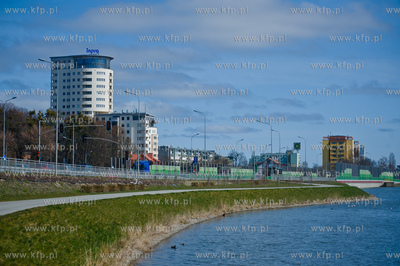 Gdansk. Widok na wiezowiec zwany Bretowska Brama, wybudowany...