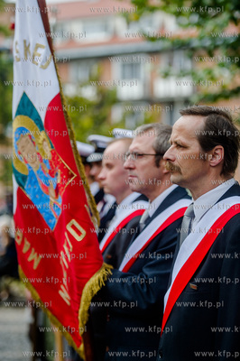 Gdansk. Msza Swieta na placu Obroncow Poczty Polskiej...