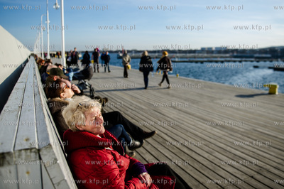 Sloneczne, bardzo cieple, niemal wiosenne, niedzielne...