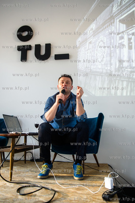 Gdansk. Galeria O Tu. Wernisaz wystawy zdjec pt. Sybera...