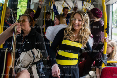 Gdansk. Muzyczny Flash Mob w tramwaju linii 6, zorganizowany...