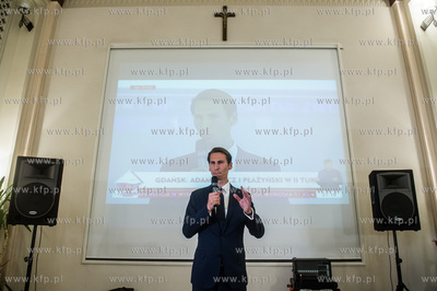 Gdańsk. Siedziba Solidarności. Sala Akwen. Wieczór...