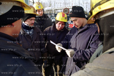 Trzeci dzien strajku w Stoczni Gdynia S.A. Robotnicy...