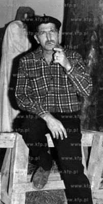 Rzezbiarz, profesor Adam Smolana. 1985 odb_11_02_23...