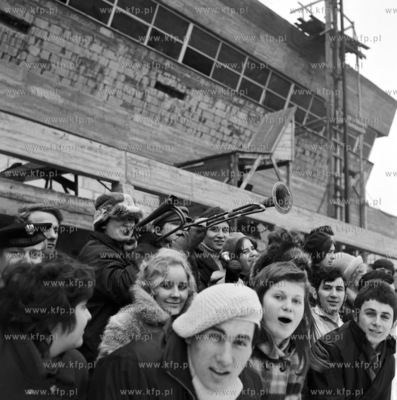 Mecz hokejowy prasa aktorzy na odkrytym lodowiskou...