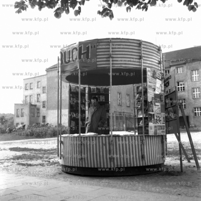 Kiosk Państwowego Przedsiębiorstwa Kolportażu Ruch...