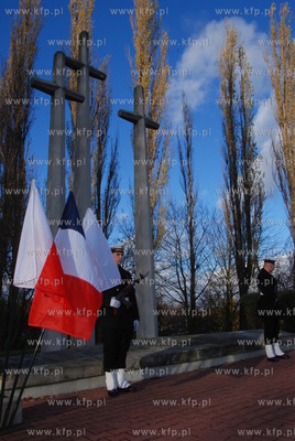 Swieto Niepodleglosci na francuskim cmentarzu wojskowym...