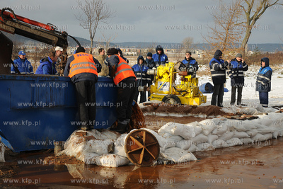 Czyszczonie sieci wodociagowej na odcinku od Stacji...