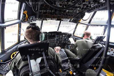 Ramstein, Niemcy. Pierwszy transportowy C-130E Hercules....