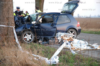 Wypadek na drodze miedzy Koscieliczkami a Tralewem...