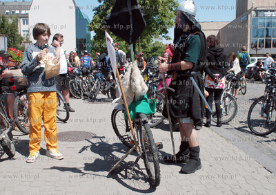 Najwieksza w Polsce uliczna demostracja rowerowa czyli...
