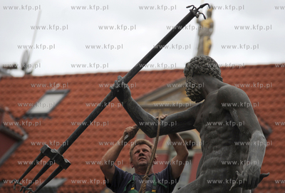 Gdansk. Koncerwacja fontanny Neptuna. Pracami kieruje...