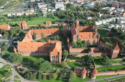 Zamek w Malboru widziany z lotu ptaka.

08.09.2006

fot....