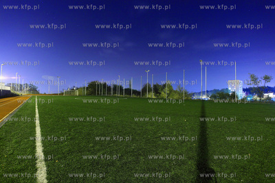 Boisko noca w Gdansku Oruni przy Zespole Ksztalcenia...