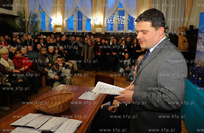 Sopot. Urzad Miejski. Losowanie mieszkan komunalnych.
n/z...