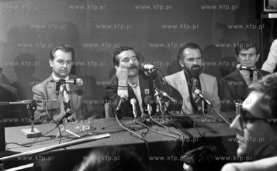 Pierwsza konferencja prasowa Solidarnosci w siedzibie...