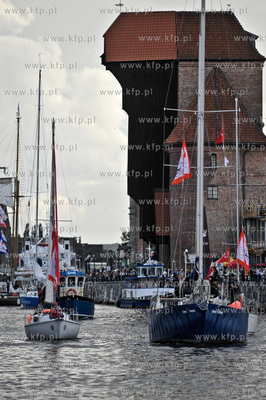 IV Zlot Oldtimerow w Gdansku -  parada wiekowych jachtow...