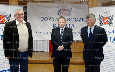 Grupa pietnastu osob, glownie samorzadowcow chce doprowadzic...