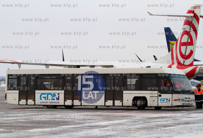 Gdansk, Rebiechowo. Nz. Autobus dla pasazerow statkow...