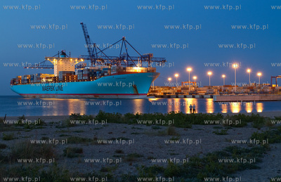 Gdansk. Eleonora Maersk, jeden z najwiekszych kontenerowcow...
