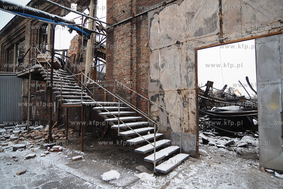 Rozbiorka strawionej pozarem hali produkcyjnej firmy...