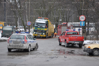 Ok. godz. 11 autokar turystyczny wjechal w drzewo na...
