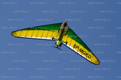 Sloneczna letnia pogoda sprzyjala wypoczynkowi na plazy...