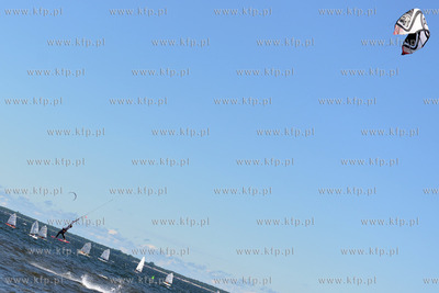 Wakacje w Pucku. Kitesurfing 20.07.2013 fot. Andrzej...