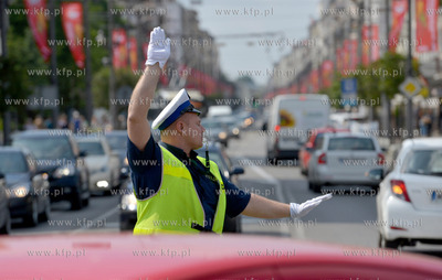 Gdynia, ul. Swietojanska. Policjanci promuja ogolnopolskie...