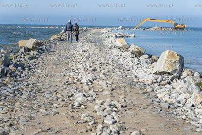 Budowa sztucznej rafy w Ustce. 28.03.2015 fot. Krzysztof...