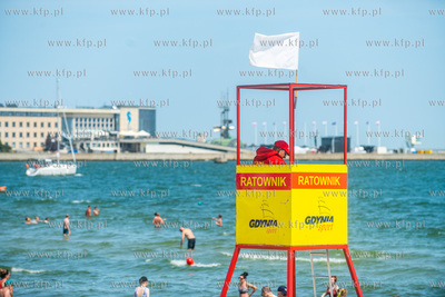 Upalna sobota na plaży miejskiej w Gdyni 15.07.2023...