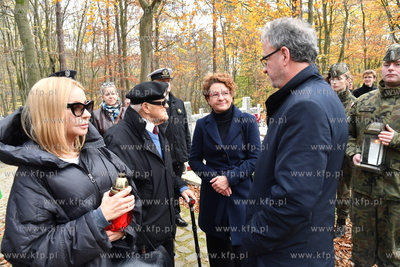 Sopot. Cmentarz komunalny. Modlitwa w kwaterze Armii...