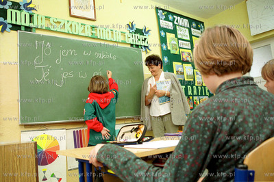 Szkola podstawowa we wsi Borzestowo na Kaszubach. Lekcje...