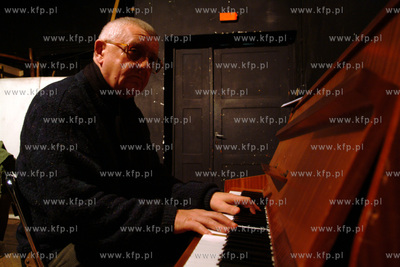 Andrzej Glowinski - kompozytor z teatru Wybrzeze w...