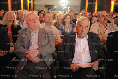 Gdansk, dawna hala Stoczni Gdanskiej, debata pt "Ekonomia...