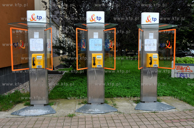 Automaty telefoniczne obok poczty i biura TPSA na al....