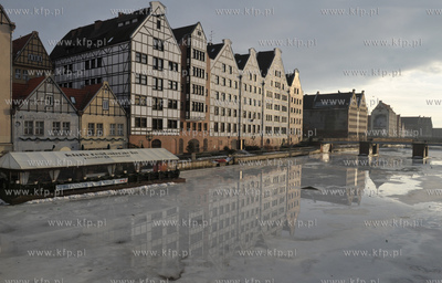 Gdansk. Budynki ZUS'u na ul. Chmielnej, oraz klub Miasto...