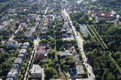 Gdansk Oliwa z lotu ptaka. Po prawej park oliwski i...