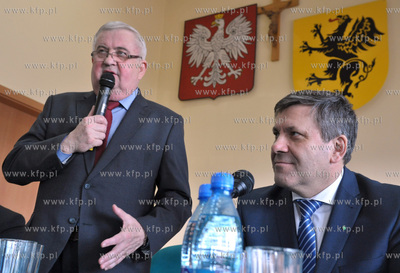 Wicepremier Janusz Piechocinski spotkal sie w Zukowie...