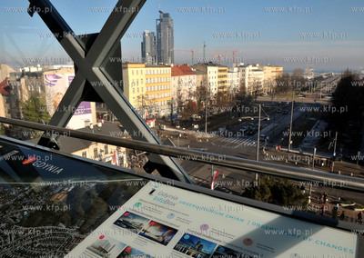 Gdynia. Infobox, ul. 10 lutego i Swietojanska. Widok...
