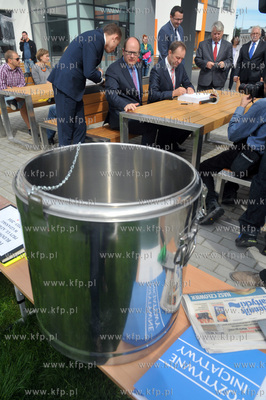 Otwarcie Pozytywnej Szkoly Podstawowej przy ul. Azaliowej...