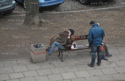 Jeden dzien z zycia na laweczce na ul. Podwale Staromiejskie...