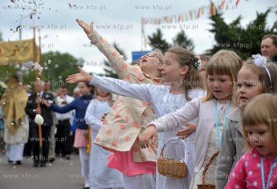 Boże Ciało w Gdańsku Brzeźnie. Procesja na ul....