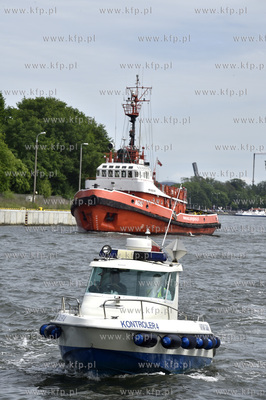 Gdańsk. Nowy Port.  Martwa Wisła. Kanał portowy...