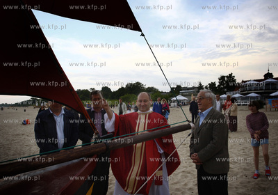 Sopot. Przystan rybacka. Tradycyjne poswiecenie lodzi...