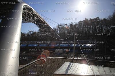 Sopot. Przygotowania do montazu powloki dachu na terenie...