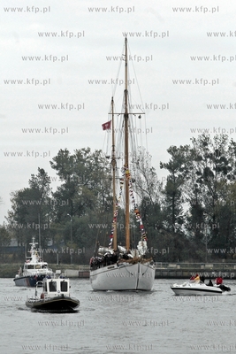 Wyremontowany zaglowiec STS General Zaruski z prezydentem...