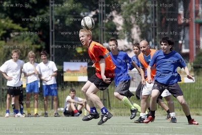 Gdansk Zaspa. Pilkarski turniej dzikich druzyn Do przerwy...