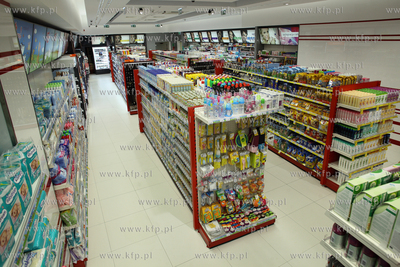 Otwarcie sklepow H&M i Rossmann na ul. Bohaterow Monte...