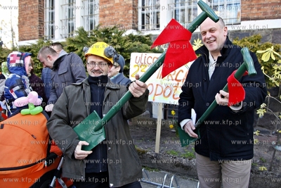 Urzad Miasta  w Sopocie. Happening dotyczacy remontu...